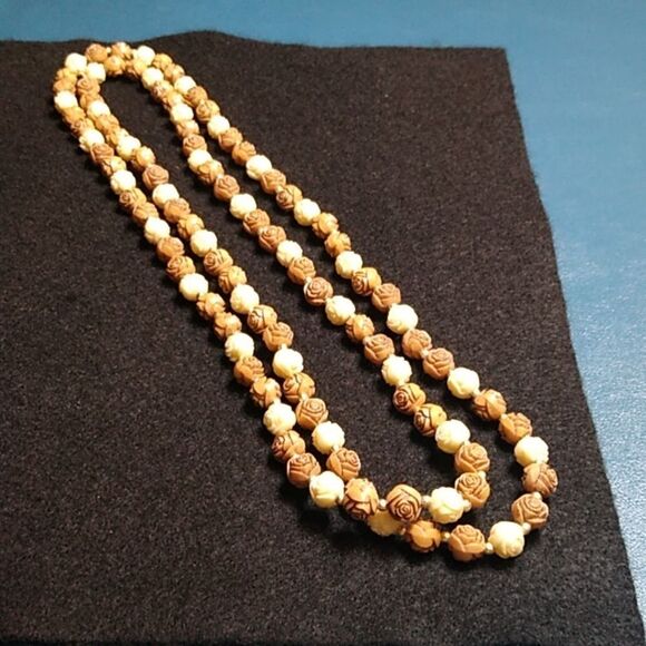 Vintage Lucite/Resin/Plastic carved Rose Beads Gold Tone Metal bead Cottagecore - Picture 5 of 5